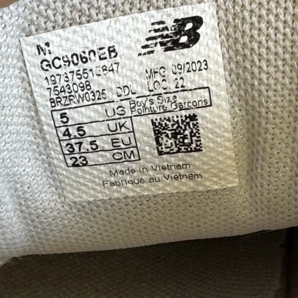 Youth Size 5Y - New Balance 9060 